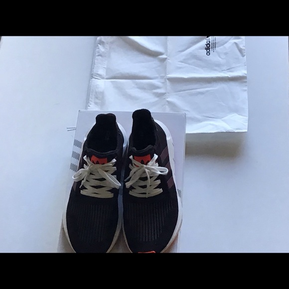 Adidas training shoe - Picture 2 of 4